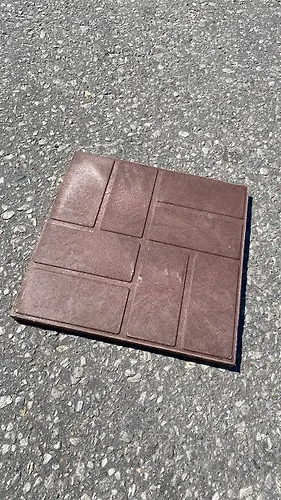 Plitka trotuarnaya polimerpeschanaya 330*330*25 korichnevaya 2,3 kg 450 sht_1