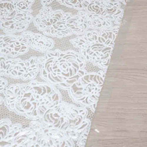 031 white Kleenka PVH v rulone LACE(Muza) 1,32*22 m_1