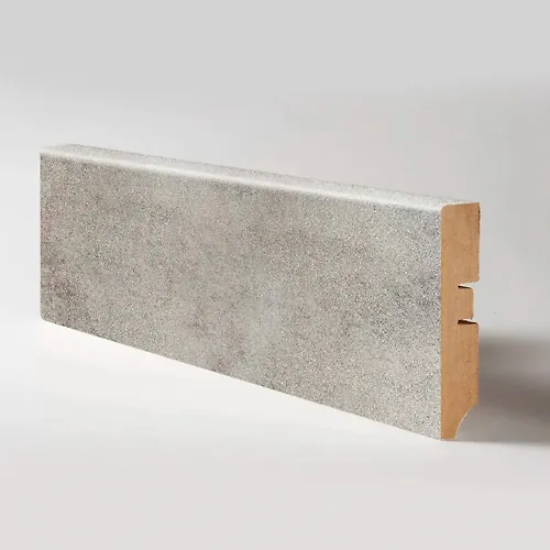 Plintus napolnyj MDF 