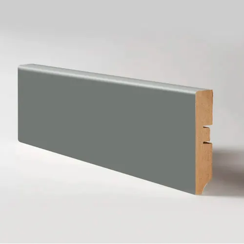 Plintus napolnyj MDF 