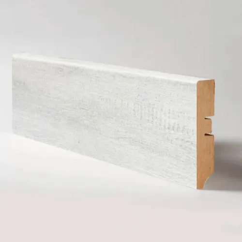Plintus napolnyj MDF 
